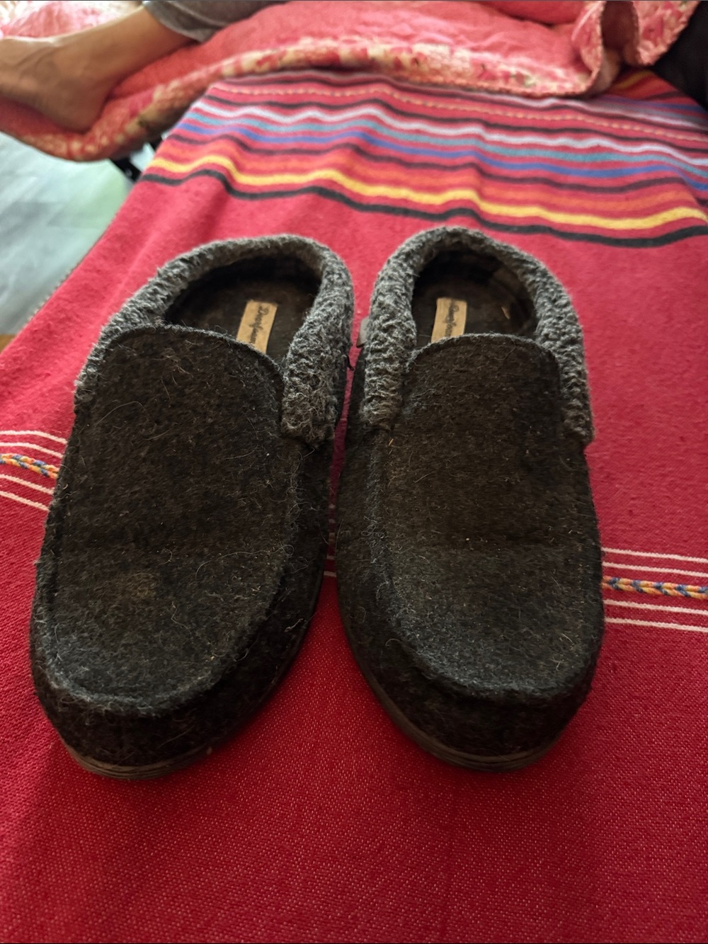 dearfoams Men's Charcoal Felt Slip-On Loafers